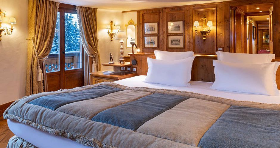 Spacious and elegant hotel rooms. Photo: Les Airelles  - image_3